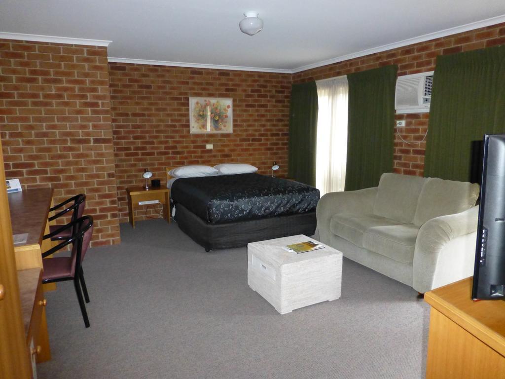 Inverloch Central Motor Inn エクステリア 写真