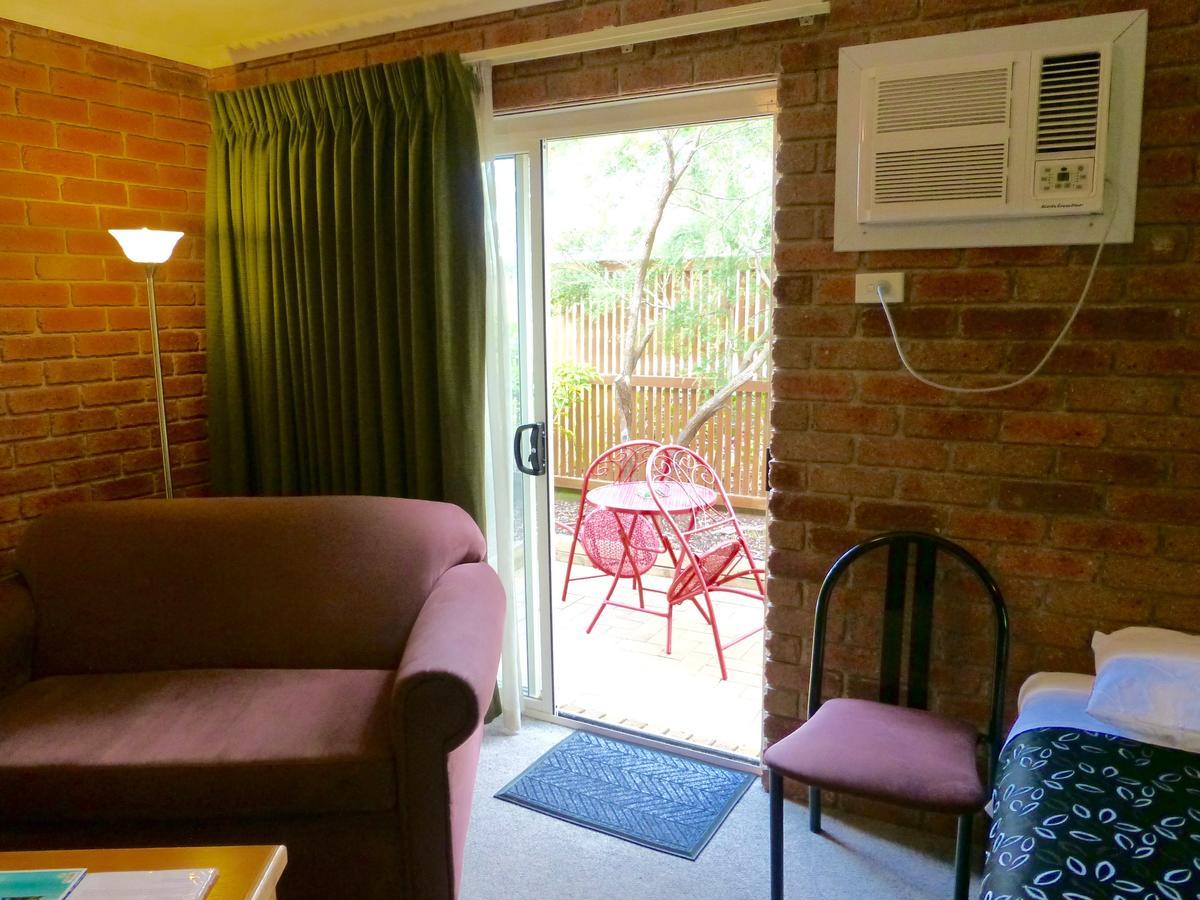 Inverloch Central Motor Inn エクステリア 写真